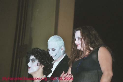three_aliens_dine