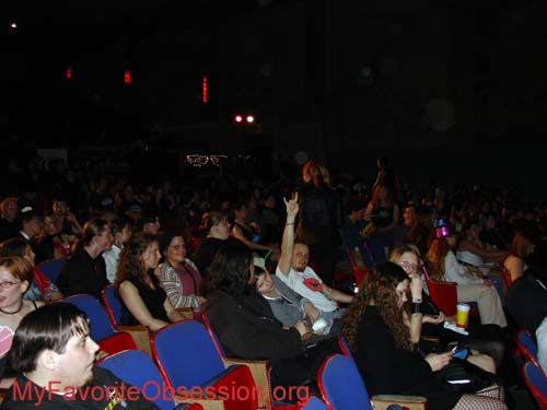 024_Crowd-kickin-it